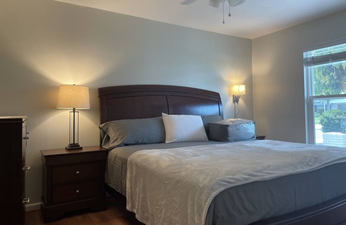 Bay Crest Park House | Hot SPA minutes to airport 3/2 pool home