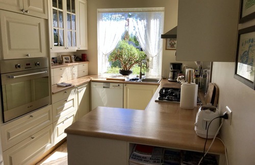 Hveragerdi House | Hot spring town - private home with hot tub
