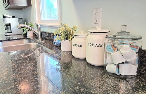 Richfield House | Hot Tub, 5 Minutes to Airport, Mall of America, Games, Family fun!