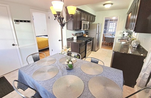 Richfield House | Hot Tub, 5 Minutes to Airport, Mall of America, Games, Family fun!