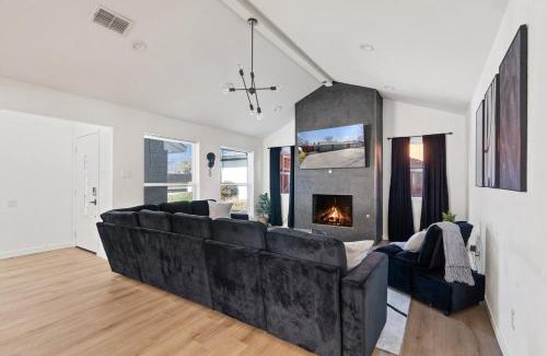 Far North Dallas Apartment | hot tub and Event Open Luxury Home Fits 16 plus