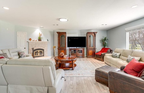 Denison House | Hot Tub and Fenced Yard Dog-Friendly Gem in Denison