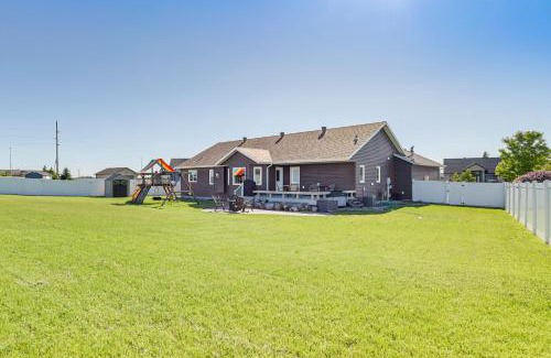 Fargo House | Hot Tub and Fenced Yard Spacious Fargo Home!