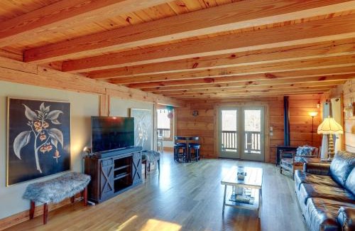 Deep Gap House | Hot Tub and Game Room Powderhorn Mountain Cabin