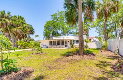 Marthas Vineyard House | Hot Tub and Gas Grill Port Richey Retreat