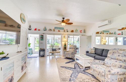 Marthas Vineyard House | Hot Tub and Gas Grill Port Richey Retreat
