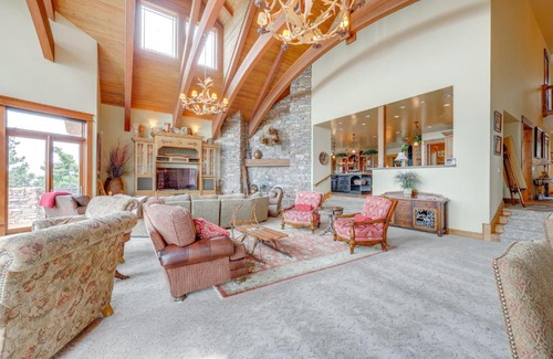 Yucaipa House | Hot Tub and Views Luxe Mountain Escape in Yucaipa