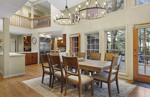 Rockford House | HOT TUB - Arcade Room - Theater - Gym - Sauna