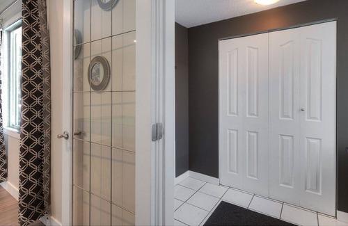 Rutland House | ♡ HOT TUB at Charming Humble 3 br +den! Lic # 4062946