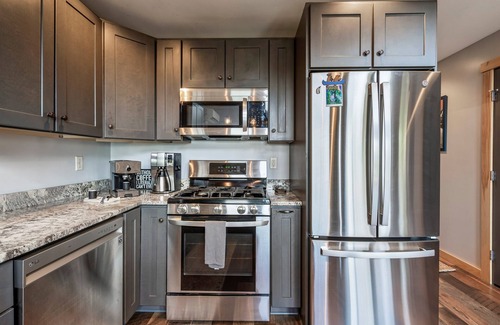 Bryant Pond House | Hot Tub | Breathtaking Views and Dog Friendly