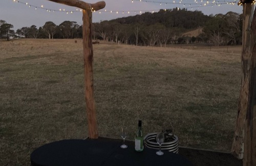 Krawarree Cabin | Hot tub cabin under the stars try something different.