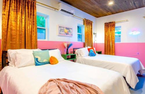 East Cesar Chavez House | Hot Tub Club - Rainey Street - 6 min walk