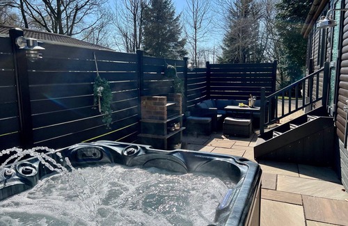 Swarland Cabin | Hot tub Countryside Lodge with golf course