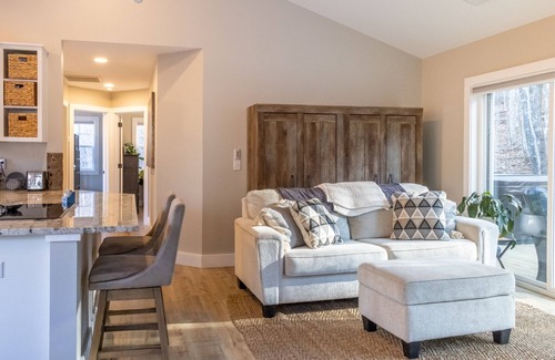 Beech Mountain Cabin | Hot Tub, Cozy, Central Air and Heat, 5 minutes to the Ski Resort! Yes, Deer!