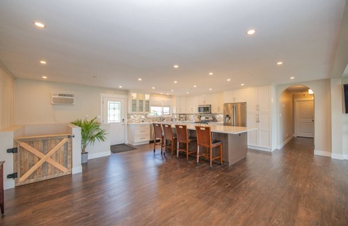 Vernon House | HOT TUB, Family friendly home with Lakeviews minutes away to SilverStar and Golf