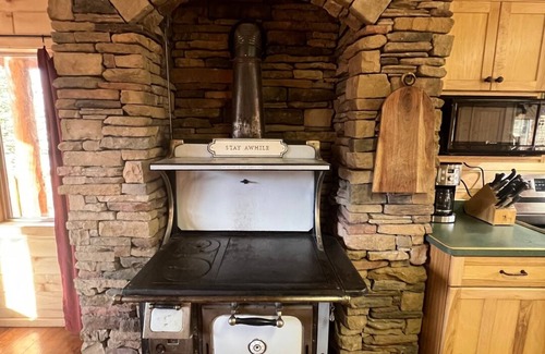 Mammoth Creek Cabin | Hot Tub+Fire pit under the stars at Panguitch Lake