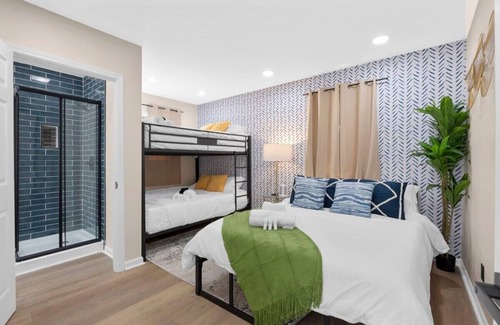 Weinland Park House | Hot Tub | Fire Pit |2 mins to OSU |Games|Sleeps 12