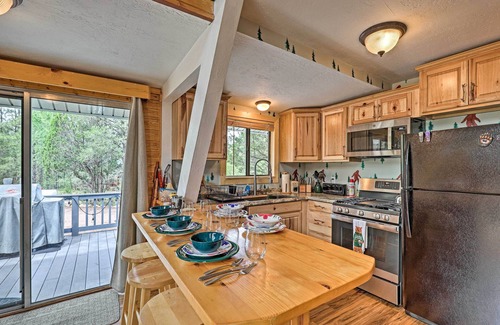 Overgaard Cabin | Hot Tub, Fire Pit & Deck: Overgaard Cabin!