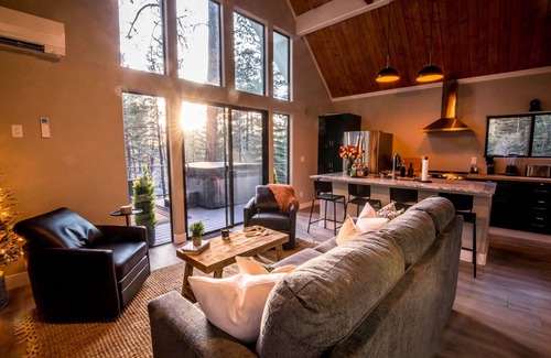 Los Ranchitos Estates Ski Chalet | Hot Tub + Fire Pit - Games + Loft - 20min to Durango-Silverton Train