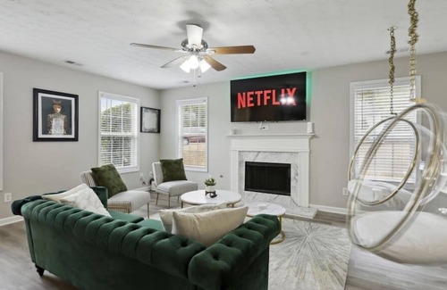 Loganville House | Hot Tub Fire Pit Pool Table 6 Beds Near Shopping