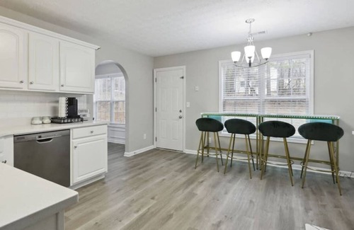 Loganville House | Hot Tub Fire Pit Pool Table 6 Beds Near Shopping