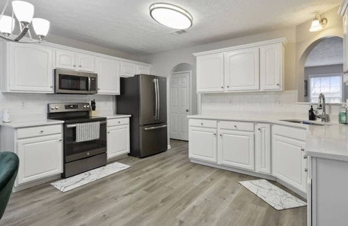 Loganville House | Hot Tub Fire Pit Pool Table 6 Beds Near Shopping