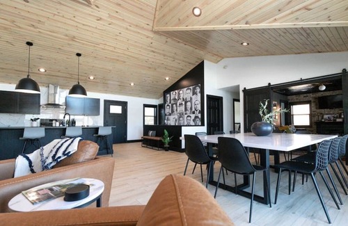 New Lisbon House | Hot tub, Firepit & 25 min to Dells