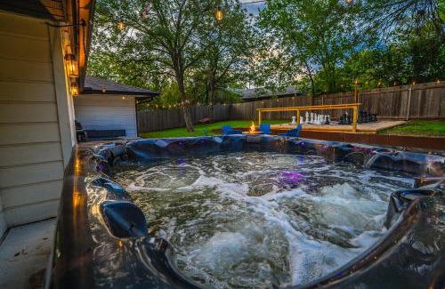 University Hills House | Hot Tub, Firepit & Giant Chess at Austin Hideaway