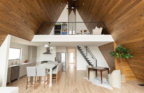Negreet Cabin | Hot Tub-Fireplace-Fire Pit-Spacious, Cozy Mid-Lake Cabin Right On The Water!