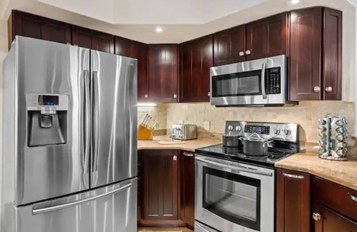Kerrville House | Hot Tub, Game Room, Backyard Oasis, Full Kitchen & More!