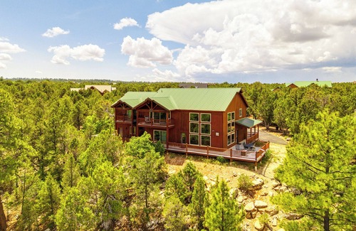 Zion National Park East Entrance House | Hot Tub, Game Room: Mtn-View Cabin 9 Mi to Zion