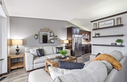 West Valley City House | Hot Tub Gameroom Great Location Sparkling Clean