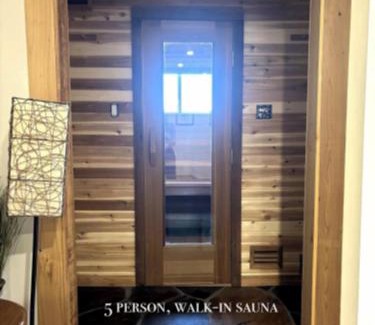 Mountain View House | Hot-tub, Games Room, Walk-in Sauna, 7 BM, 15 mins to Waterton