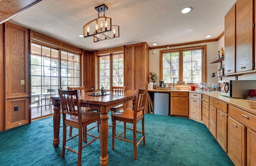 Payson Cottage | Hot Tub + Games: Spacious Golf Retreat in Payson