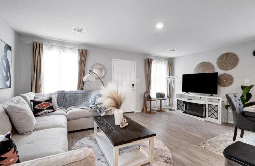 Southside House | Hot Tub Getaway Nr Missions Park Bbq Yard Games