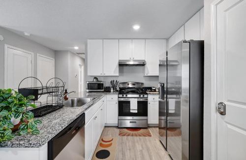 Southside House | Hot Tub Getaway Nr Missions Park Bbq Yard Games