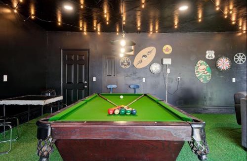 Quail Creek House | Hot Tub Hangout Arcade & Game Night Fun