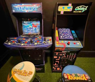Quail Creek House | Hot Tub Hangout Arcade & Game Night Fun