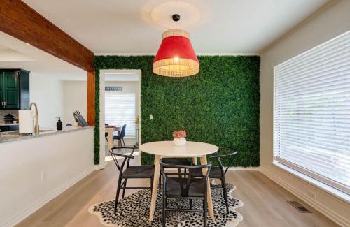 Quail Creek House | Hot Tub Hangout Arcade & Game Night Fun
