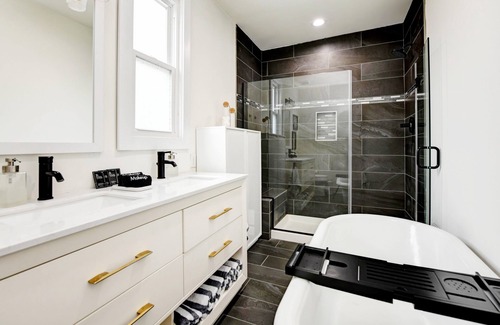 Merion Village House | Hot Tub Haven - Columbus!