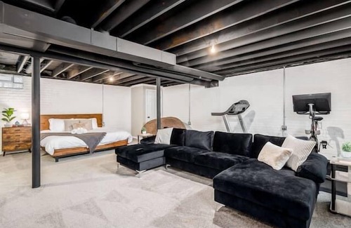 West Columbus House | Hot Tub Haven - Downtown Columbus