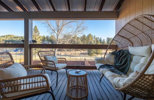 Custer Apartment | Hot Tub Hideout- Private & Downtown Access