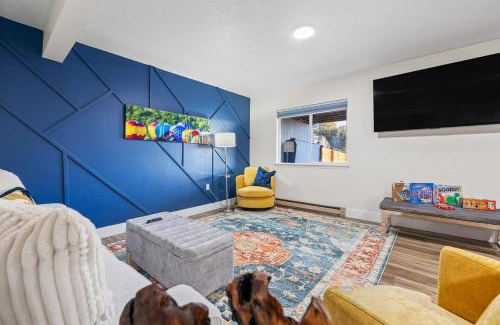 Custer Apartment | Hot Tub Hideout- Private & Downtown Access