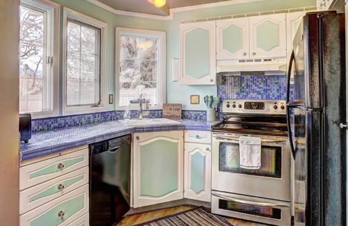 Palisade Cottage | "HOT TUB" - Historic Cottage at the White Lily Ranch