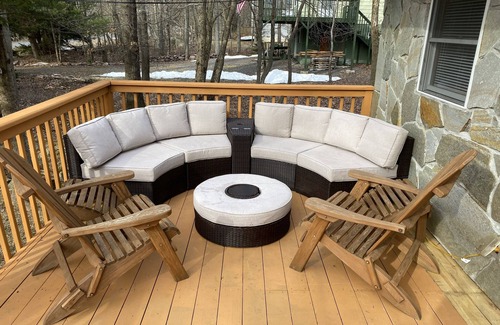 Briar Crest Woods House | HOT TUB*HUGE GAME ROOM*FIRE PIT*LAKE*BEACH* CENTRAL AIR