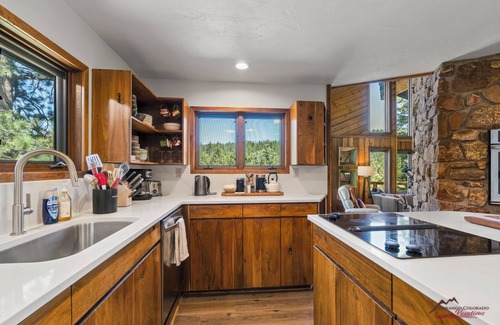Los Ranchitos Estates House | Hot Tub, Incredible Deck/Views, Pet Friendly, Family Retreat!