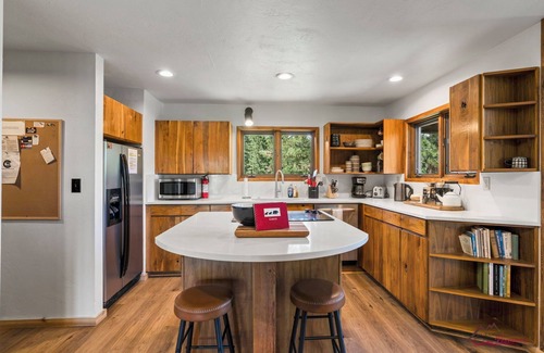 Los Ranchitos Estates House | Hot Tub, Incredible Deck/Views, Pet Friendly, Family Retreat!