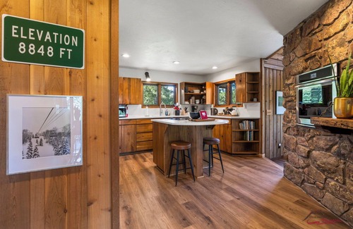 Los Ranchitos Estates House | Hot Tub, Incredible Deck/Views, Pet Friendly, Family Retreat!