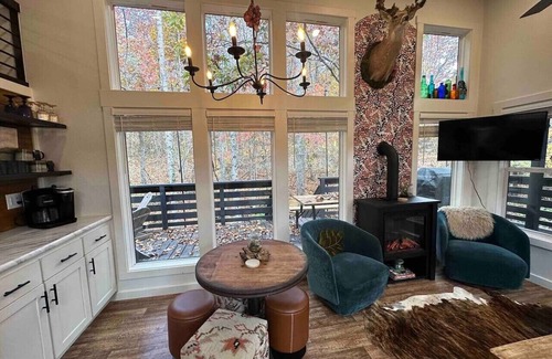 Mentone House | Hot Tub l Creek & Waterfall l Game Room