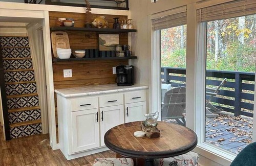 Mentone House | Hot Tub l Creek & Waterfall l Game Room